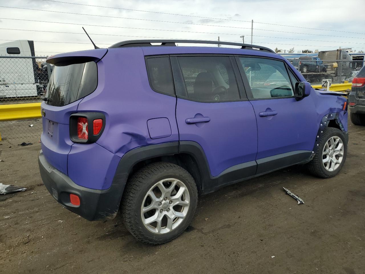 2016 Jeep Renegade - Image 3