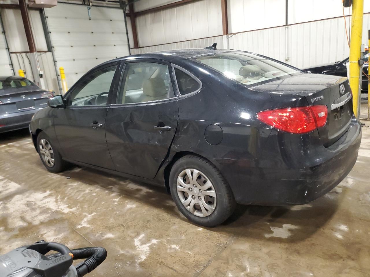 2010 Hyundai Elantra - Image 2