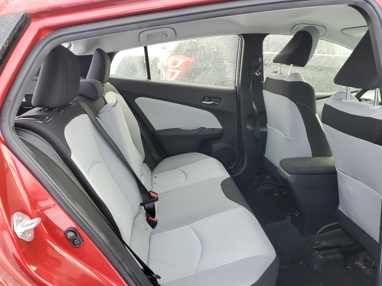 2017 Toyota Prius - Image 10