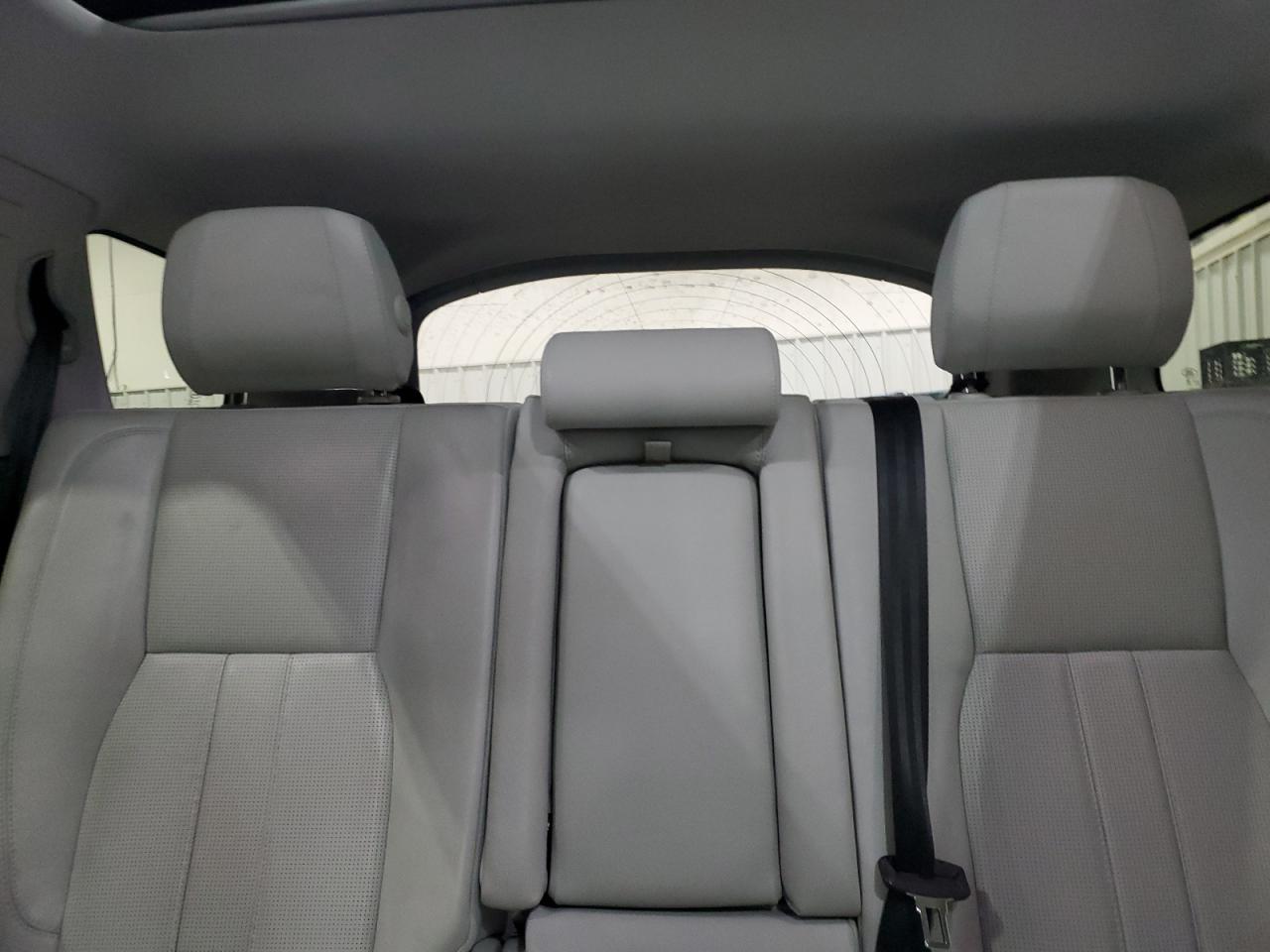 2016 Land Rover Discovery - Image 10