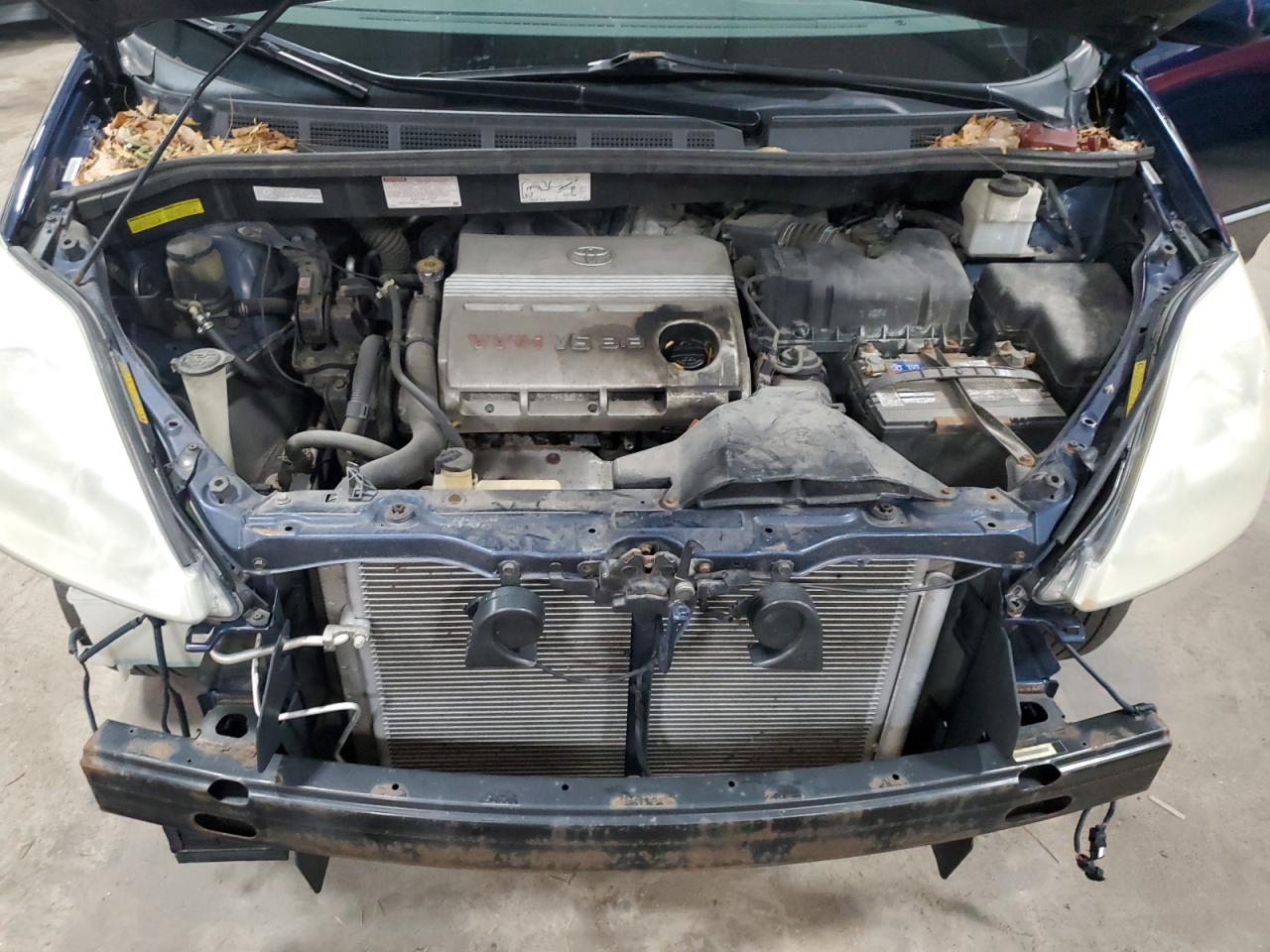 2004 Toyota Sienna - Image 12