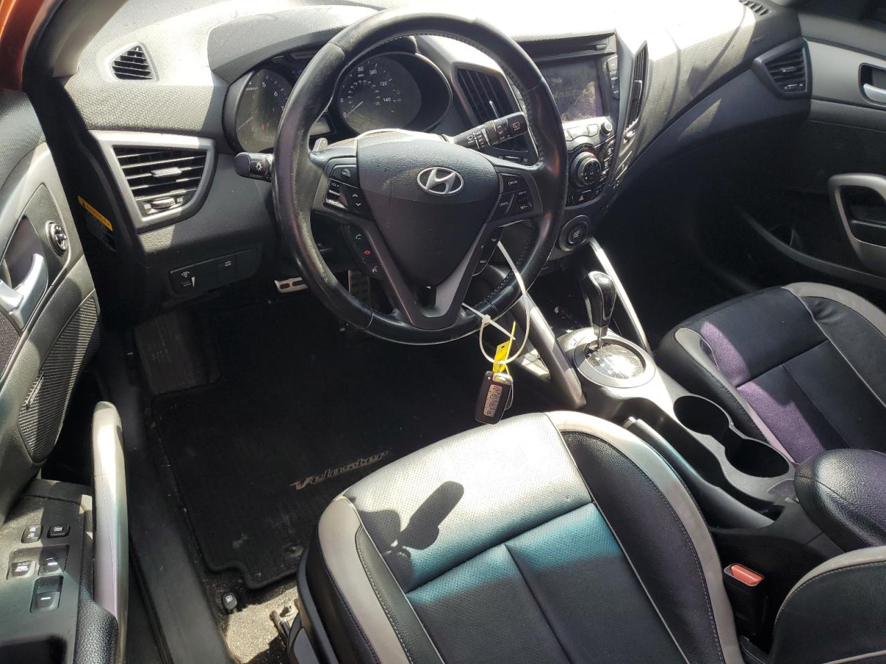 2015 Hyundai Veloster - Image 8