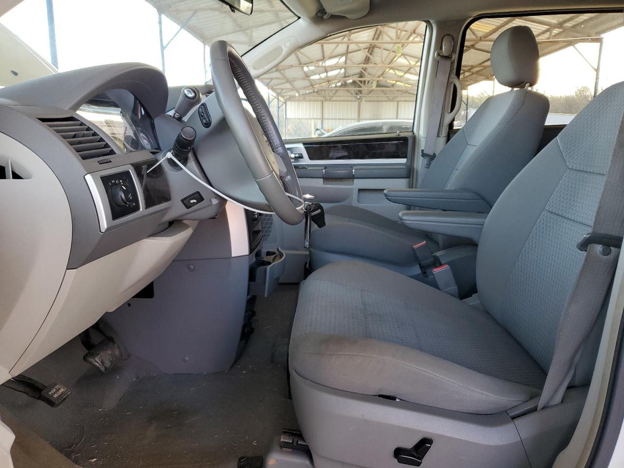 2010 Dodge Caravan - Image 7