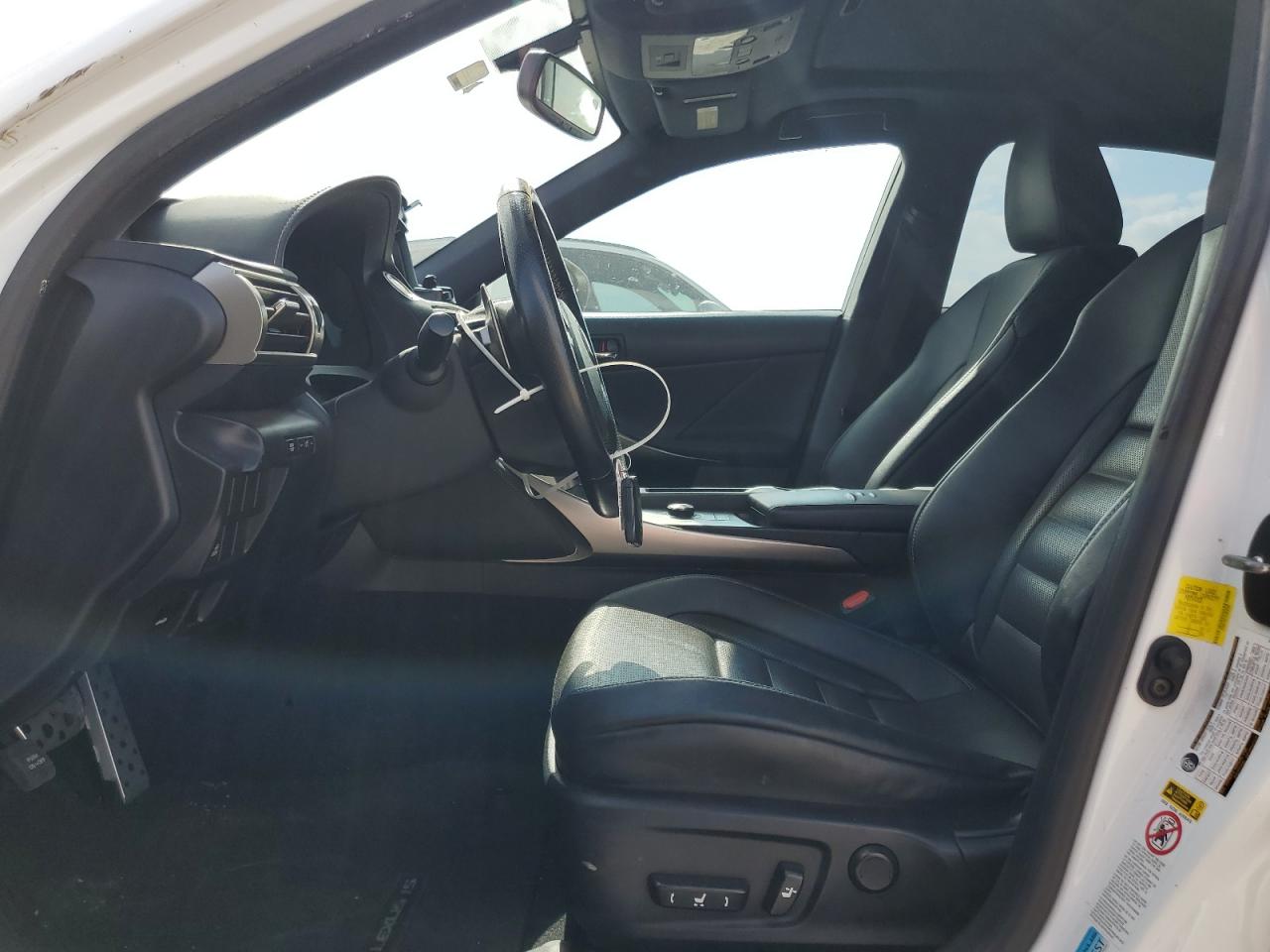 2016 Lexus IS - Image 7