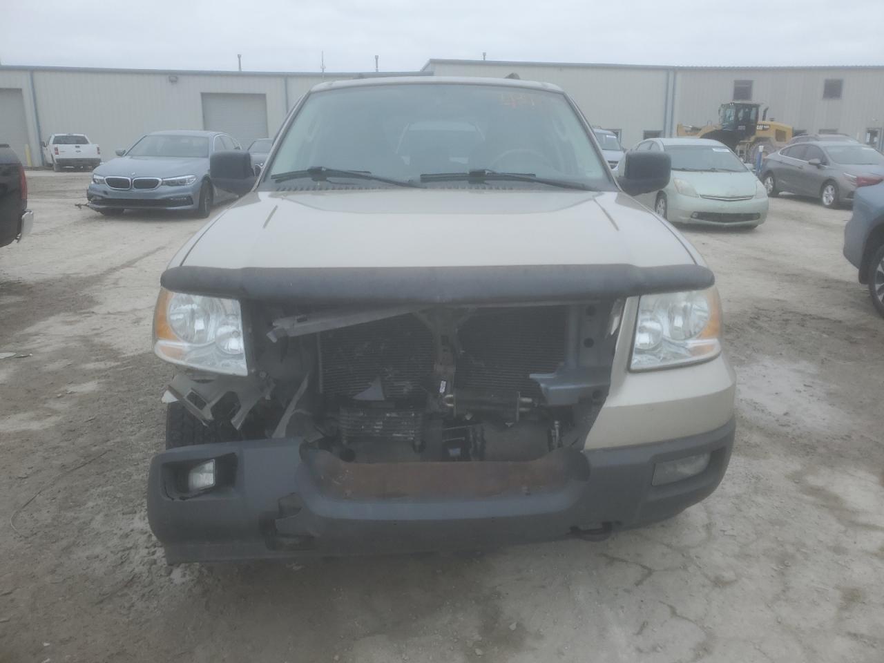 2005 Ford Expedition - Image 5