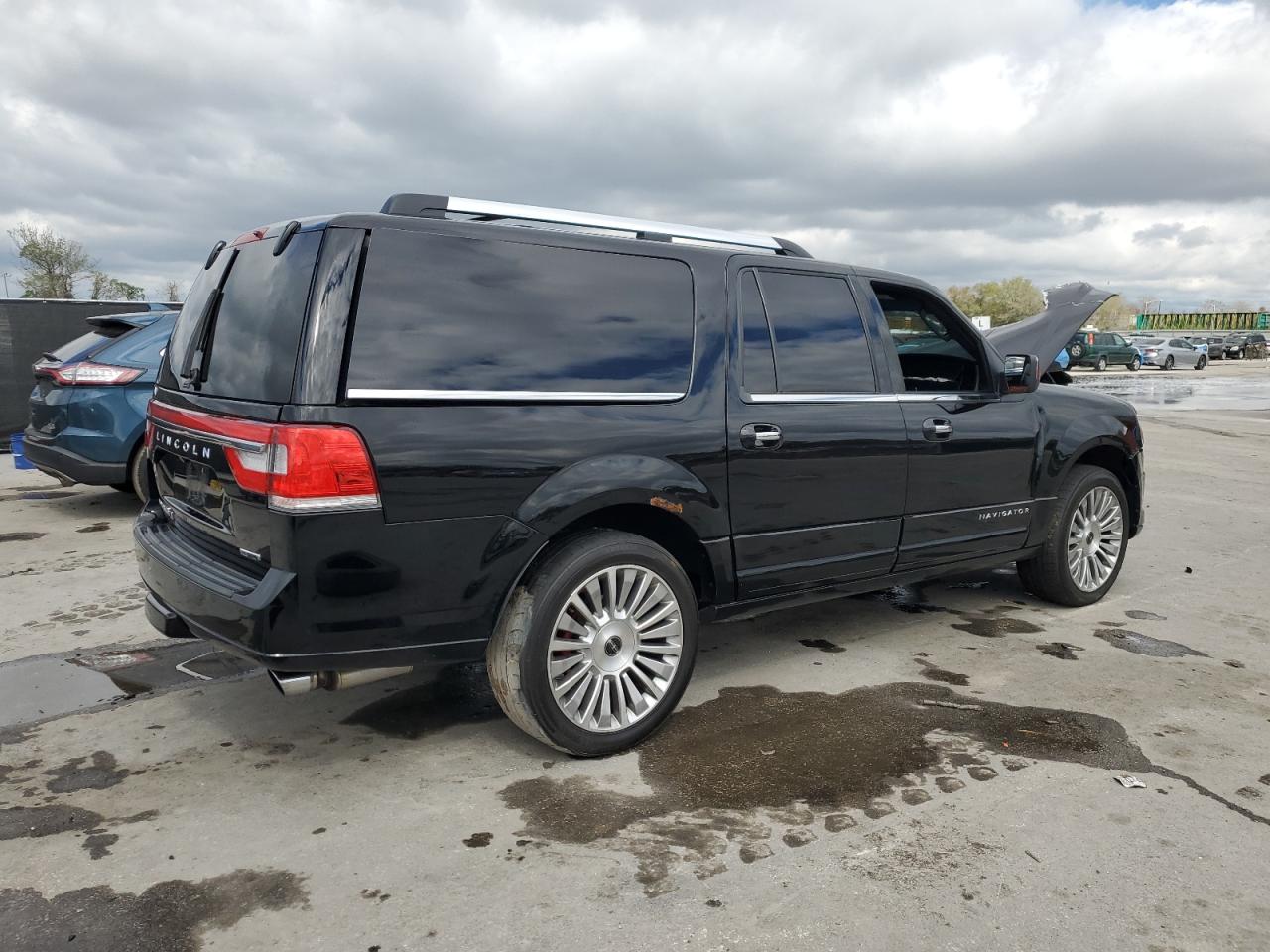 2016 Lincoln Navigator - Image 3