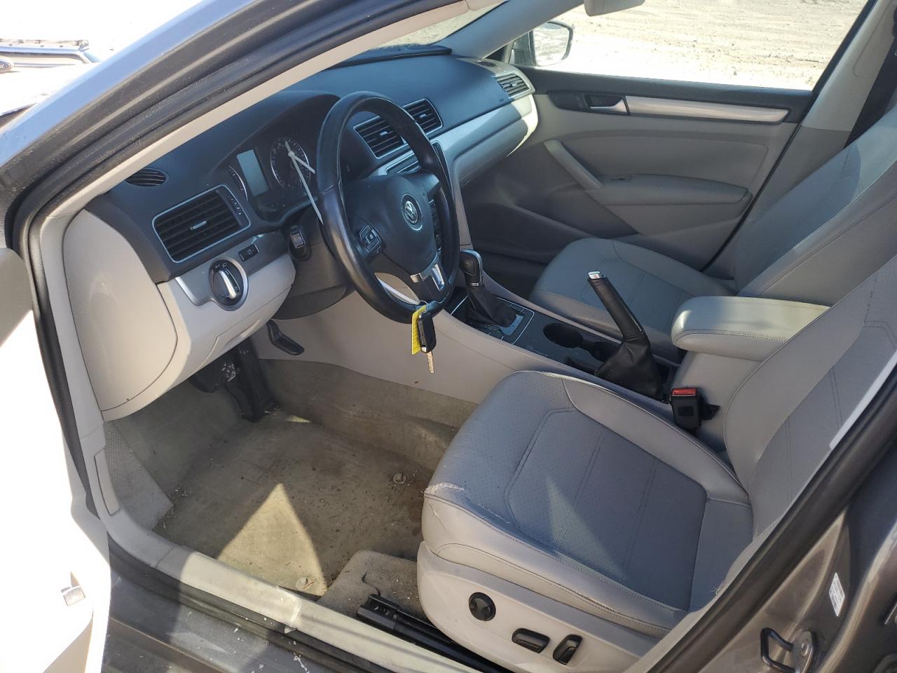 2014 Volkswagen Passat - Image 7
