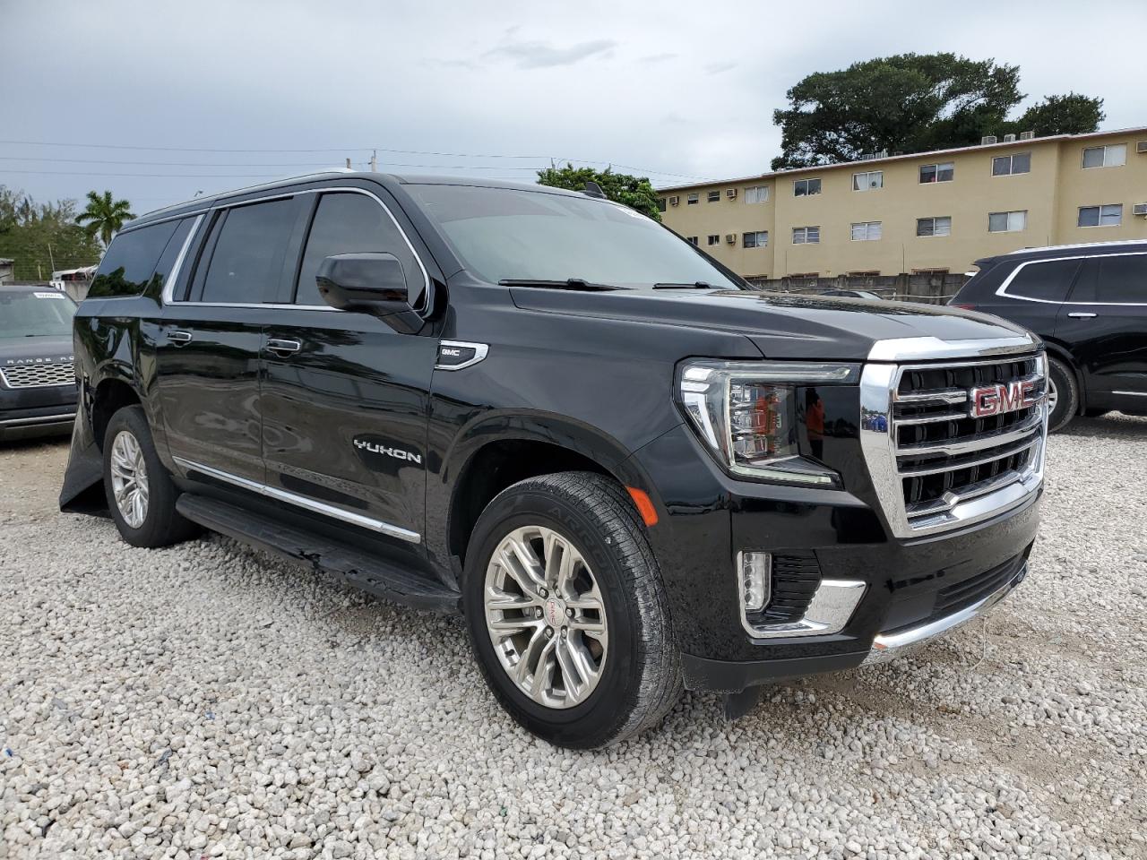 2022 GMC Yukon - Image 4