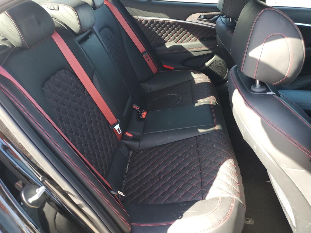 2022 Genesis G70 - Image 10