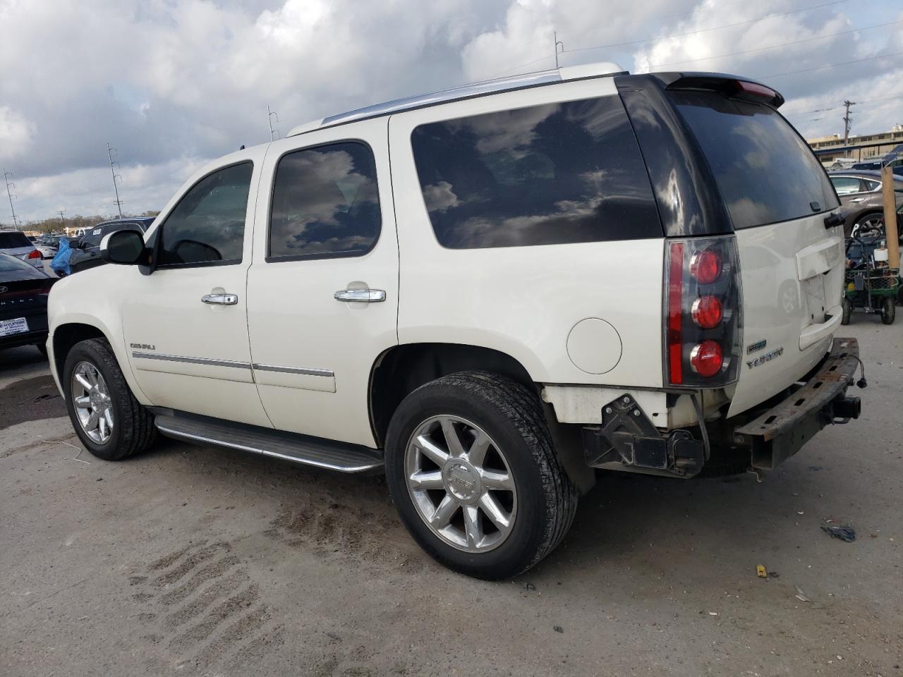 2012 GMC Yukon - Image 2