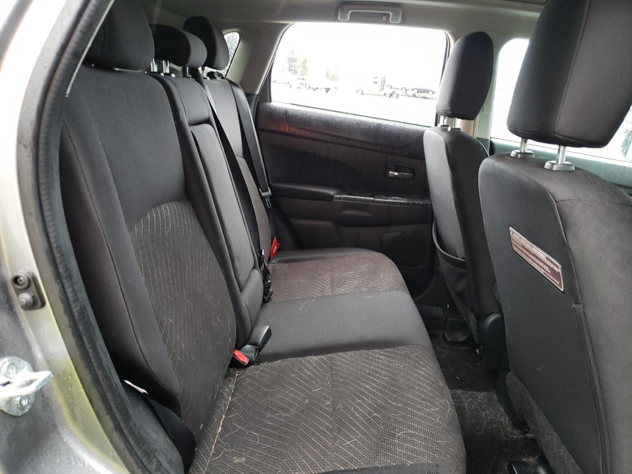 2015 Mitsubishi Outlander - Image 11