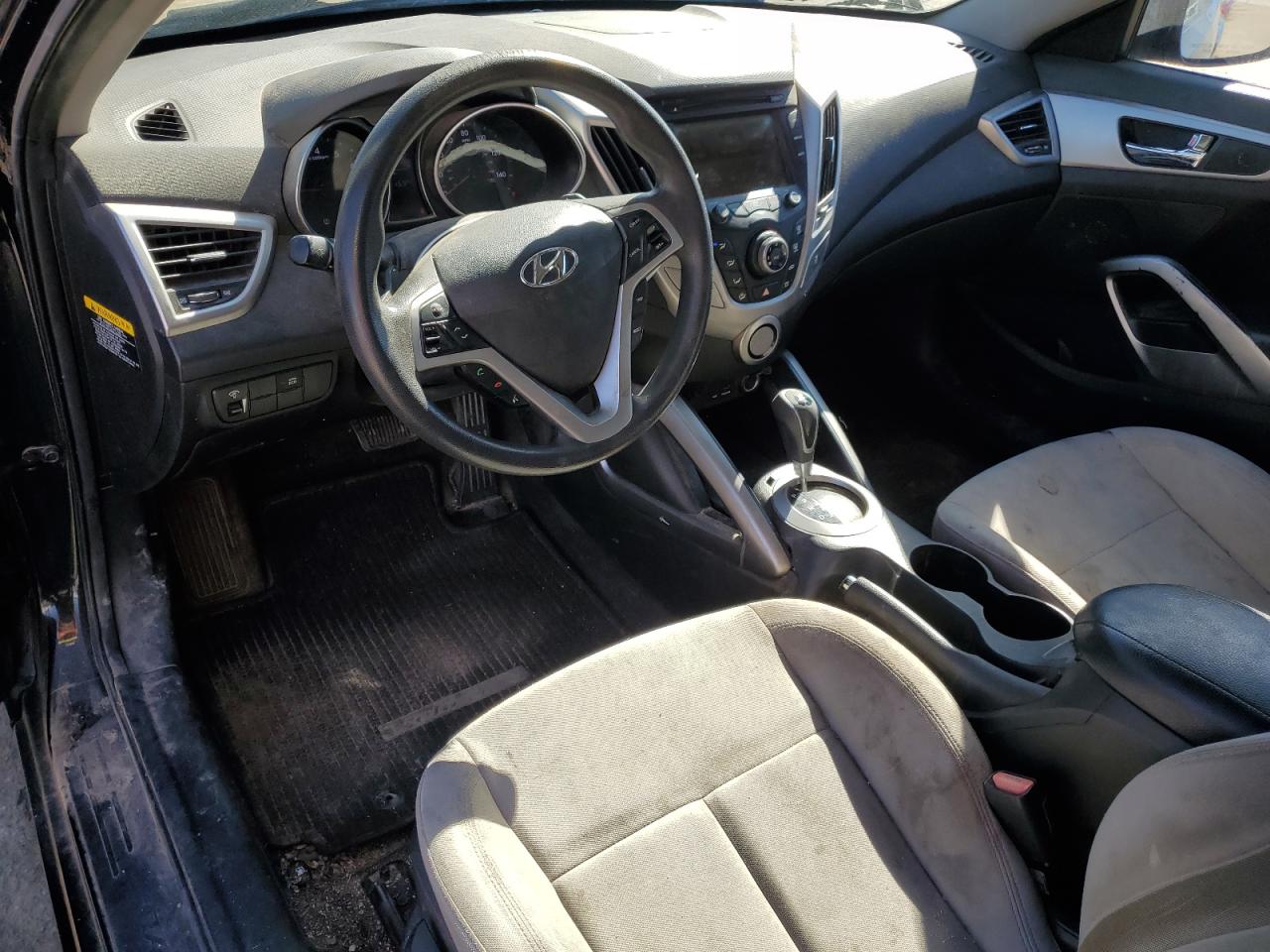 2013 Hyundai Veloster - Image 8