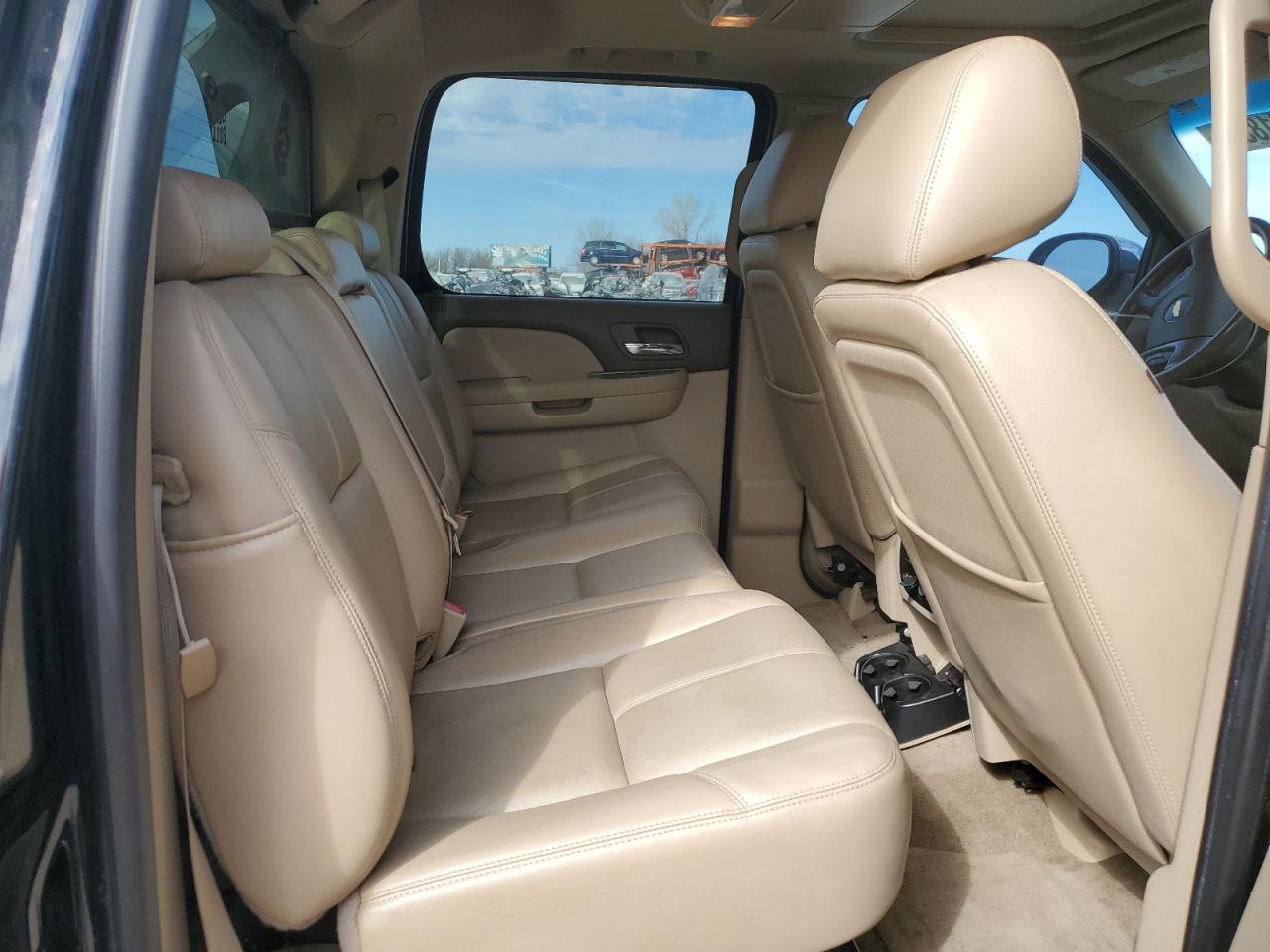2011 Chevrolet Avalanche - Image 10