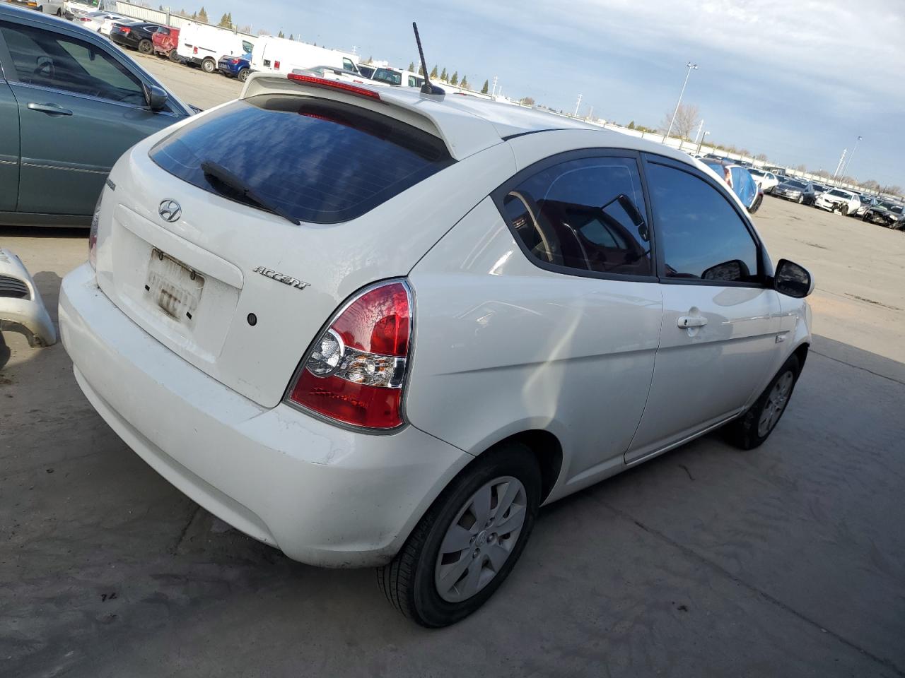 2010 Hyundai Accent - Image 3