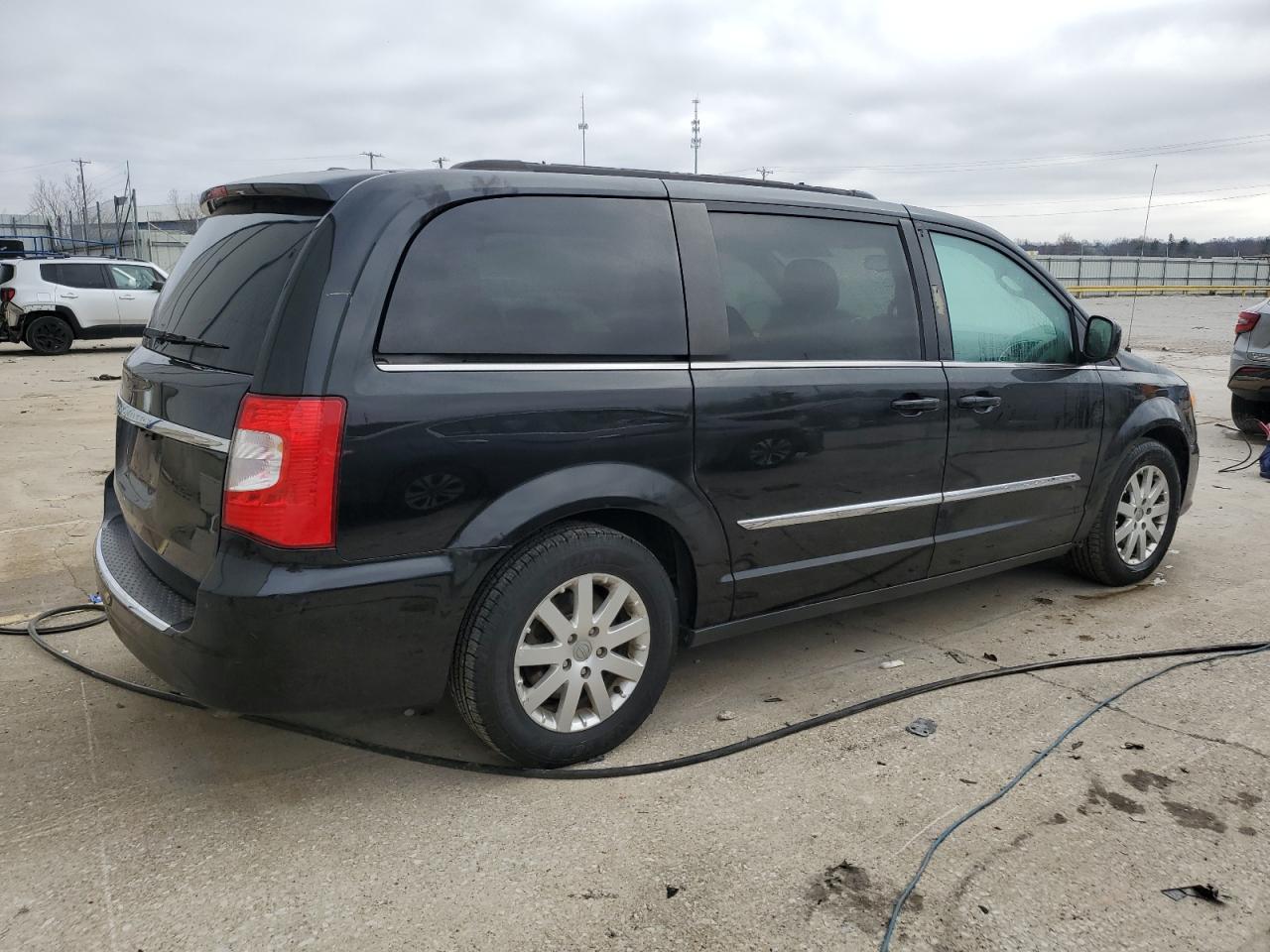 2016 Chrysler Town & Country - Image 3