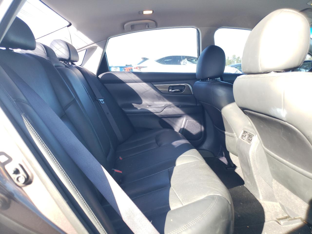 2015 Nissan Altima - Image 10