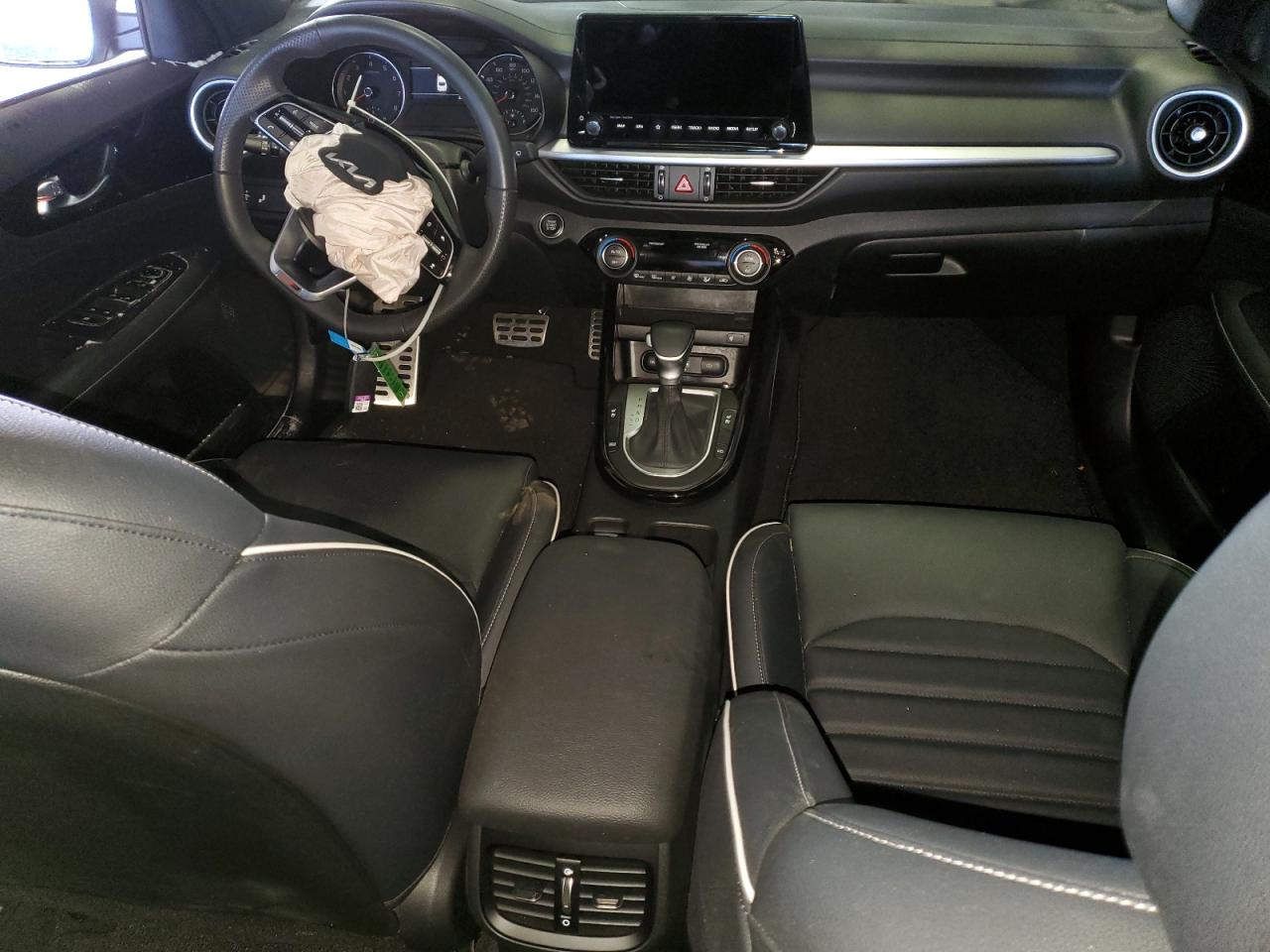 2024 Kia Forte - Image 8