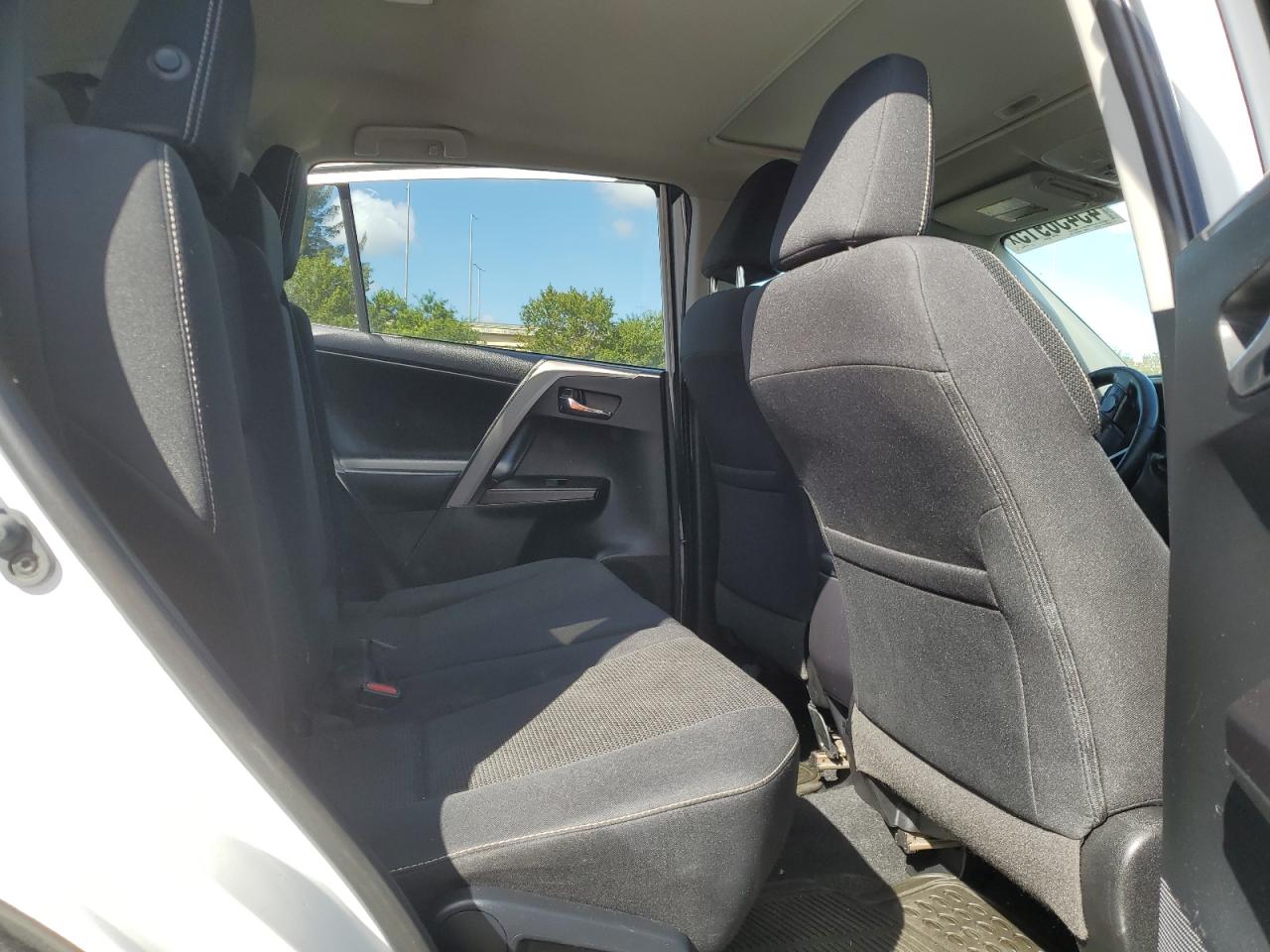 2018 Toyota RAV 4 - Image 11