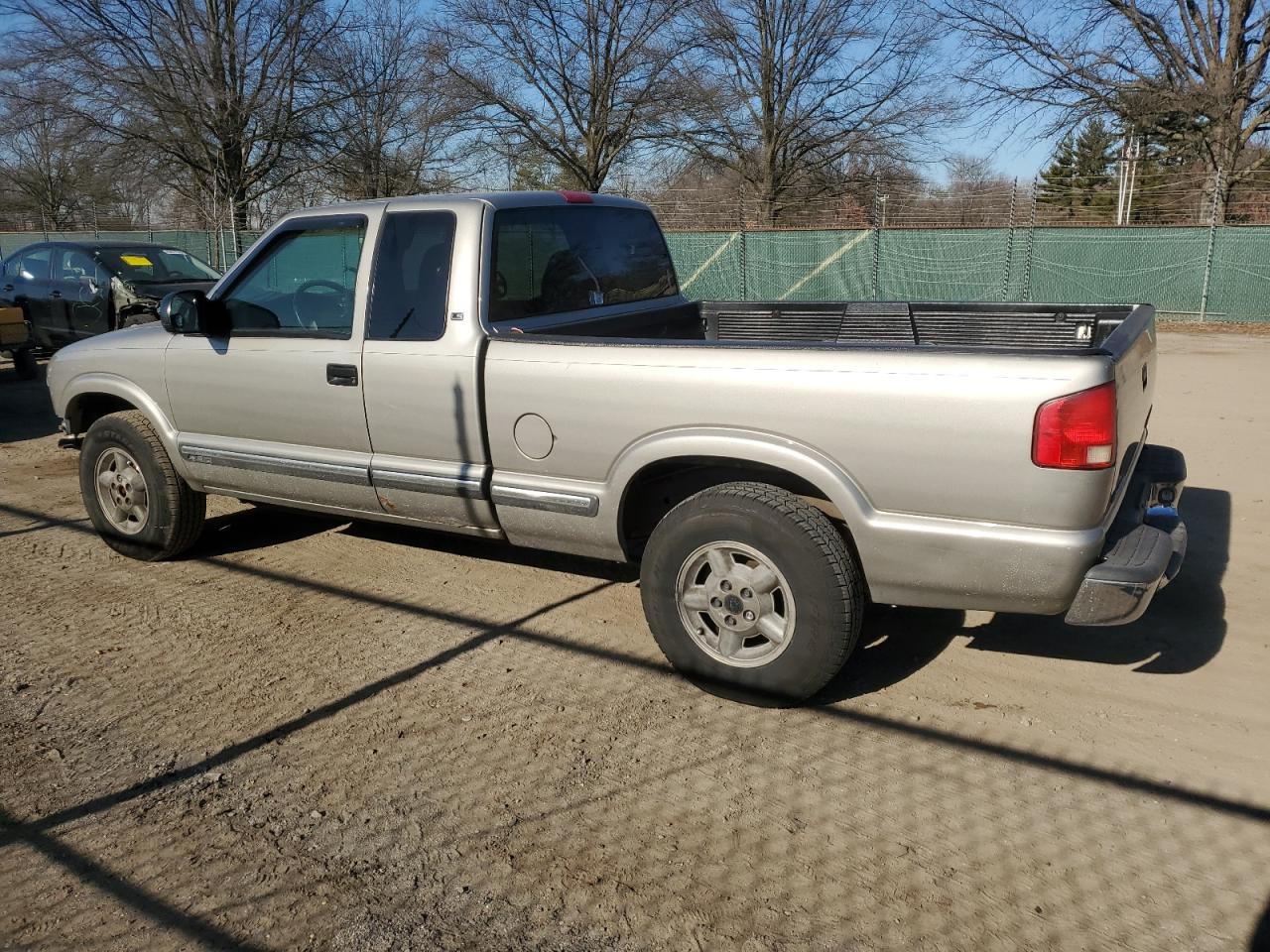 2003 Chevrolet S-10 Pickup - Image 2