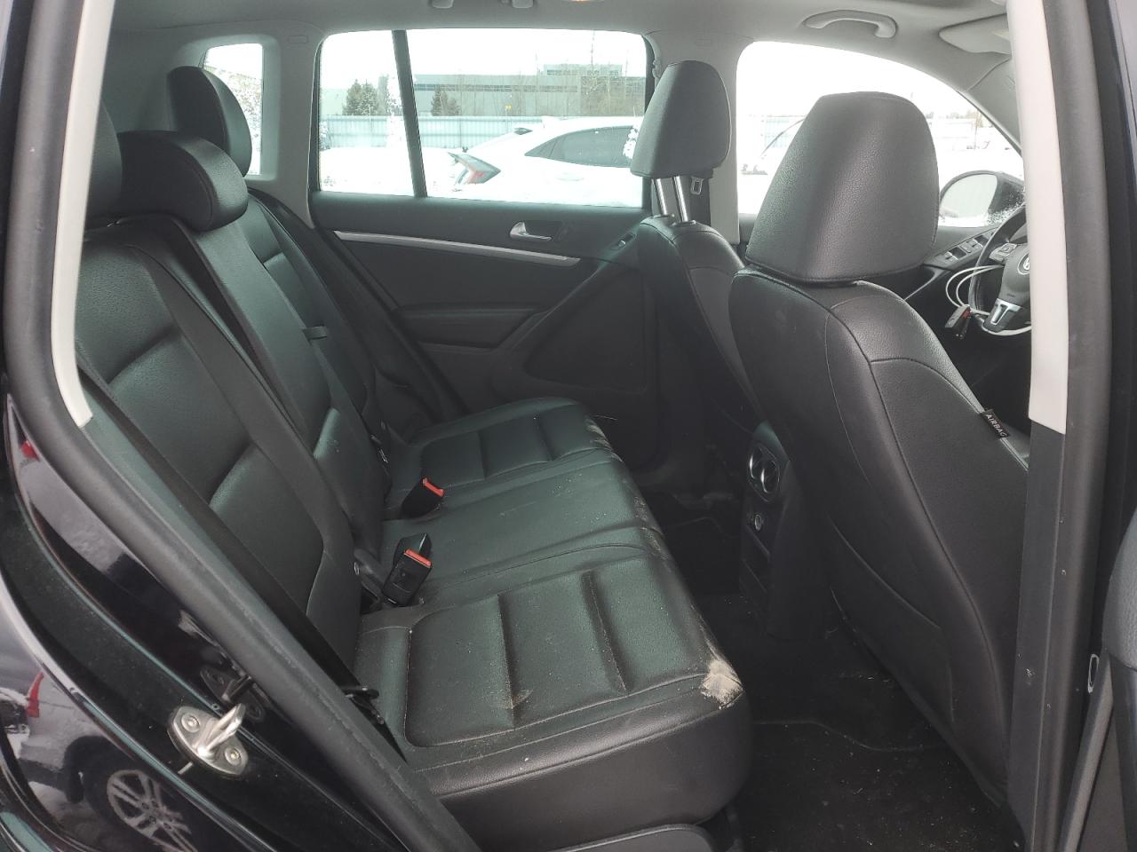 2017 Volkswagen Tiguan - Image 11