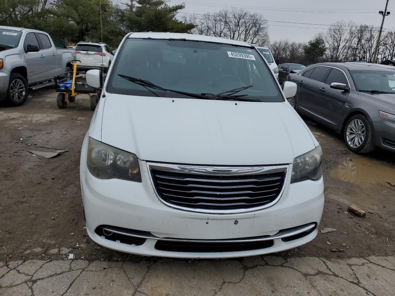 2014 Chrysler Town & Country - Image 5