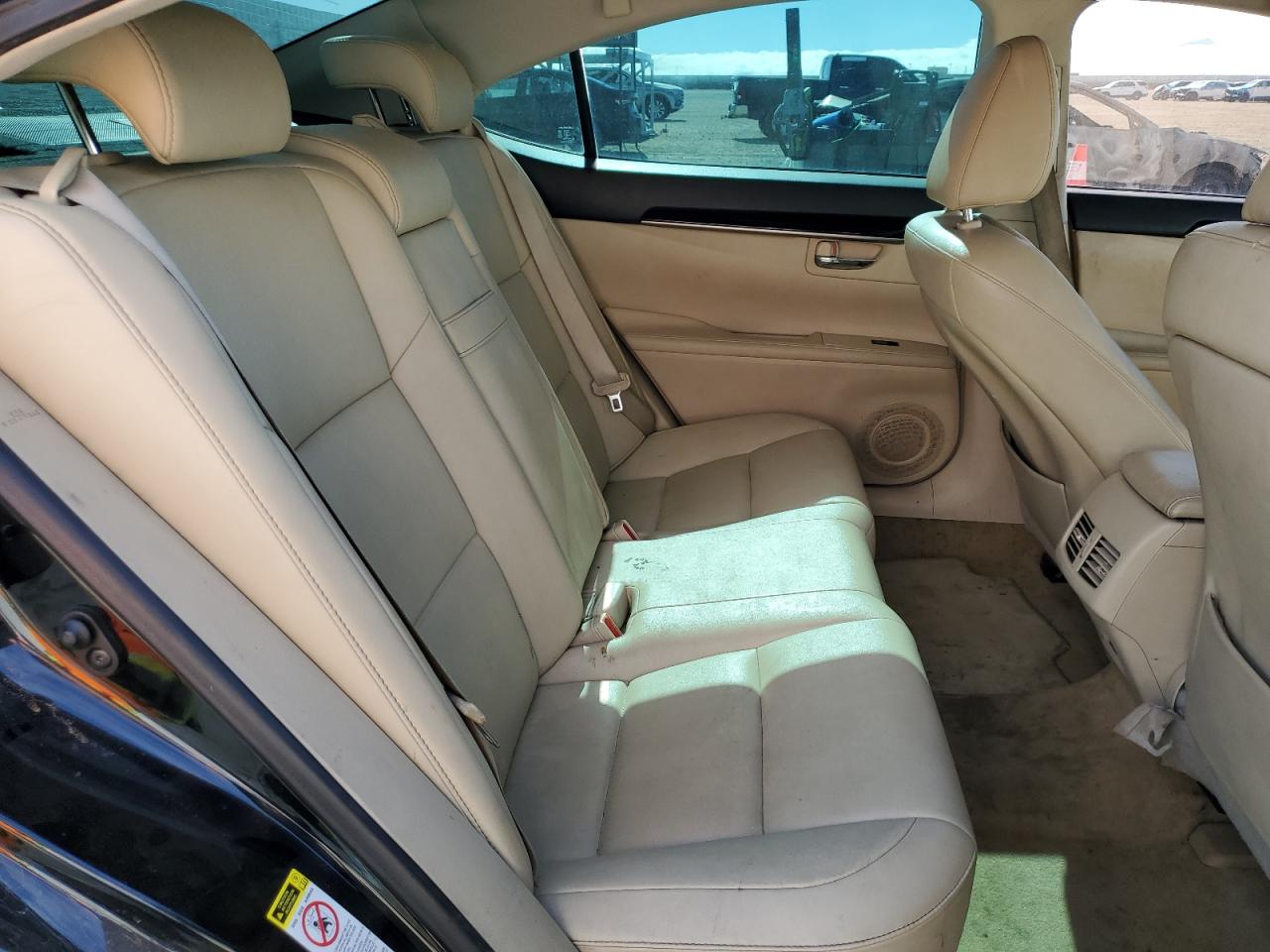 2014 Lexus ES - Image 10