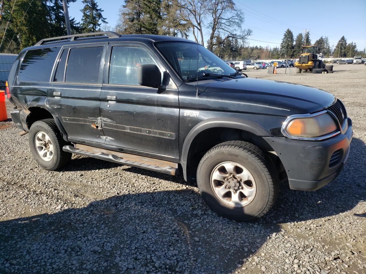 2003 Mitsubishi Montero - Image 4