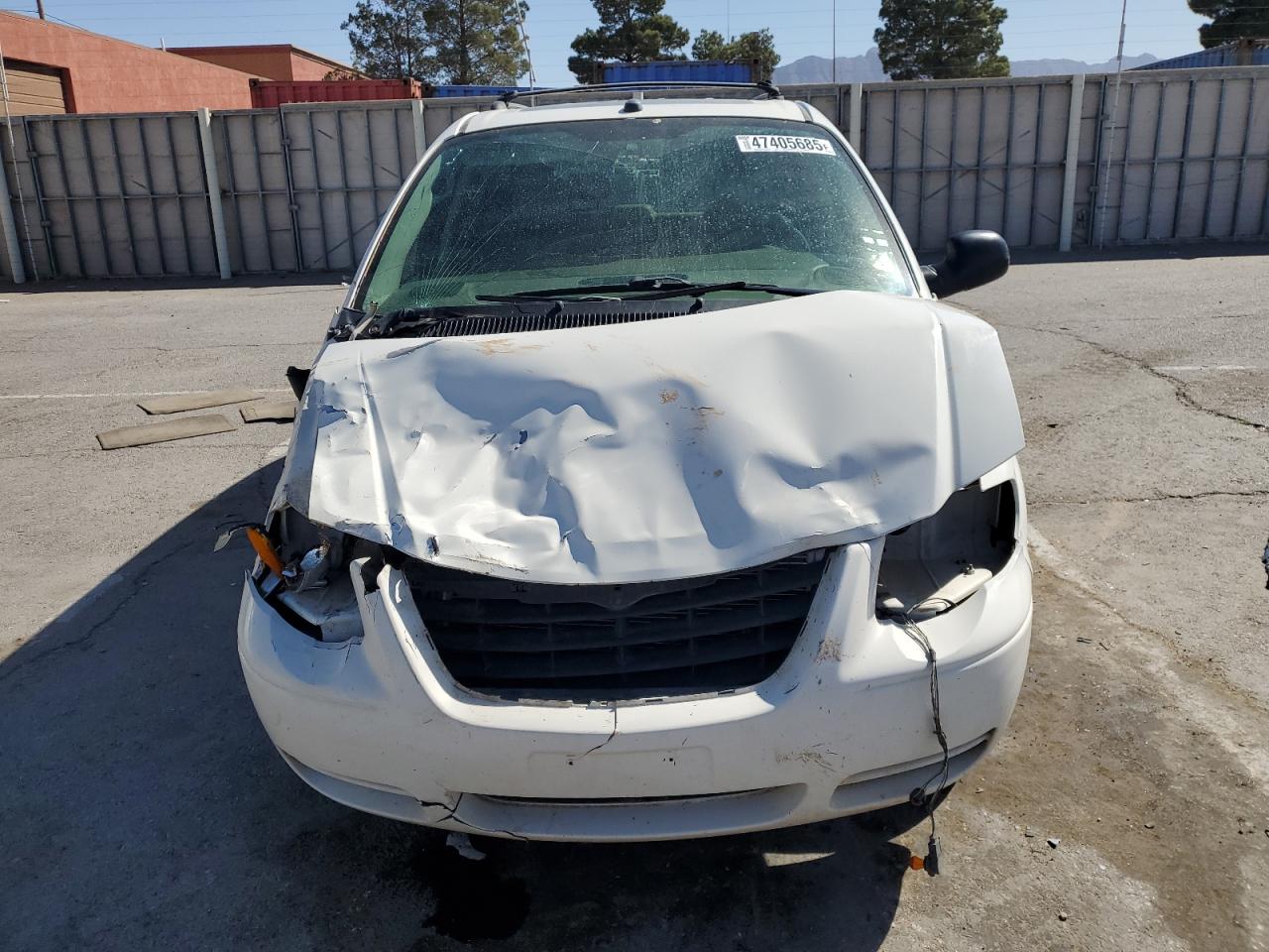 2005 Chrysler Town & Country - Image 5