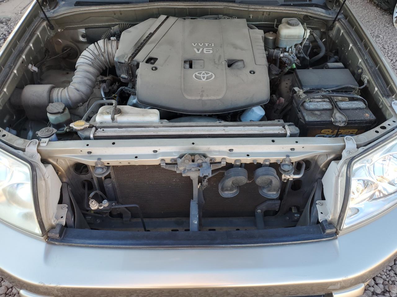2005 Toyota 4Runner - Image 12