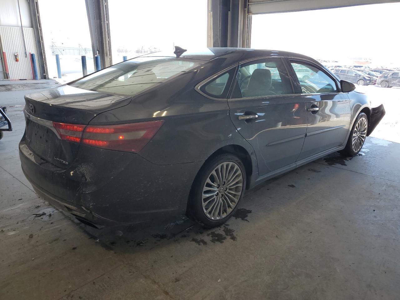 2016 Toyota Avalon - Image 3