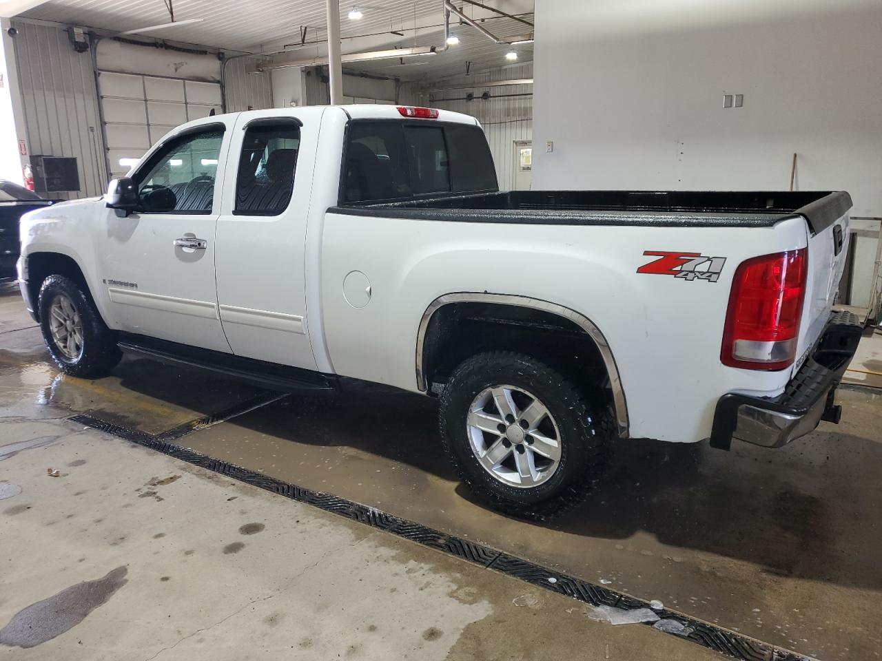 2008 GMC Sierra - Image 2