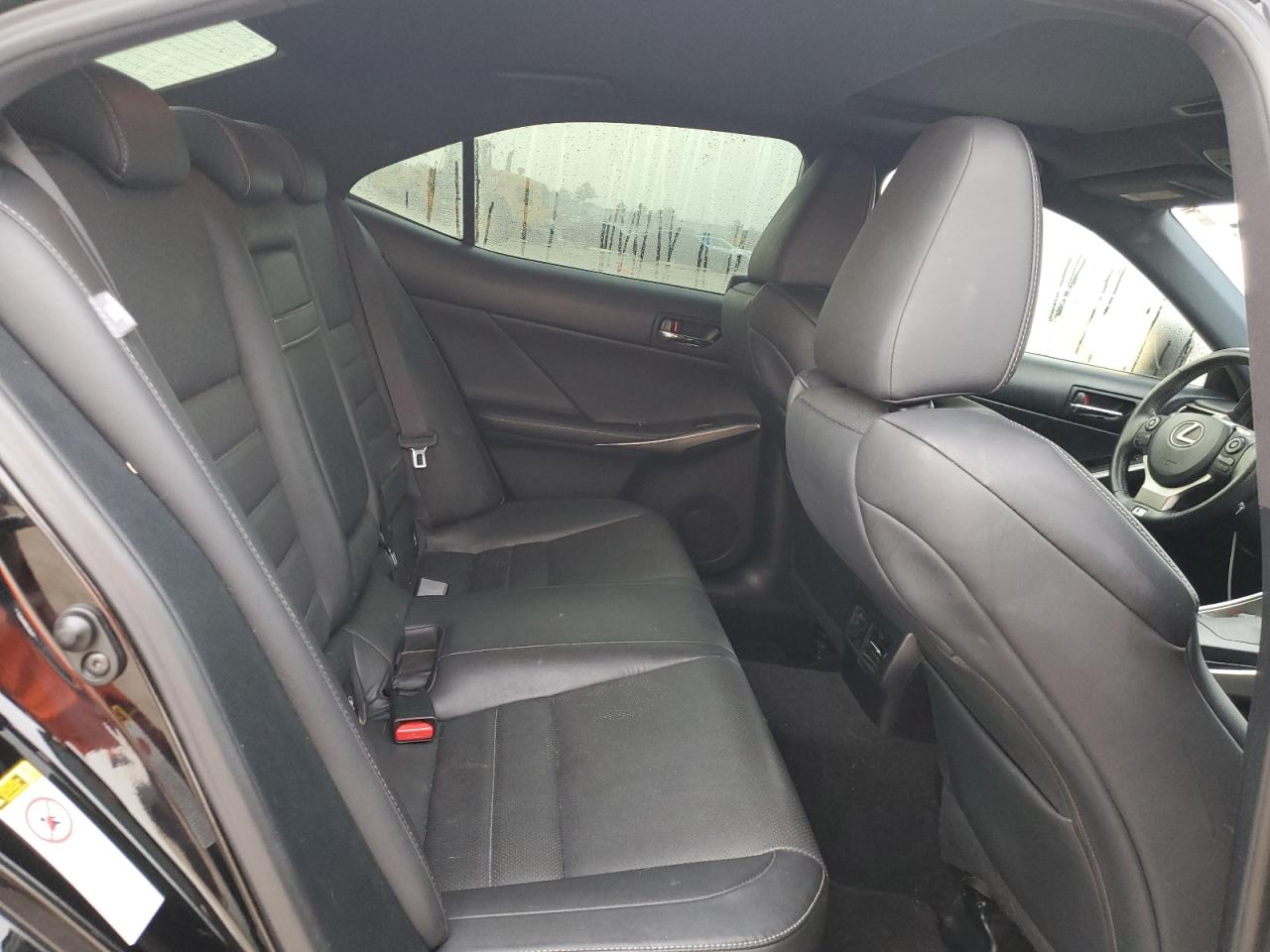 2016 Lexus IS - Image 10