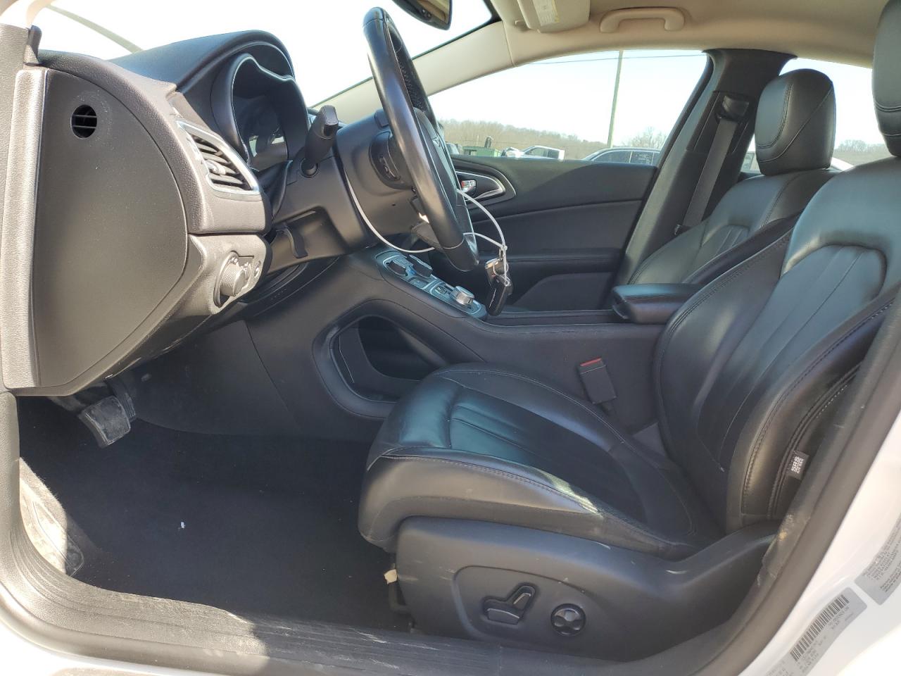 2017 Chrysler 200 - Image 7