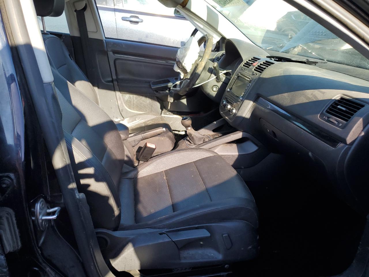 2010 Volkswagen Jetta - Image 7