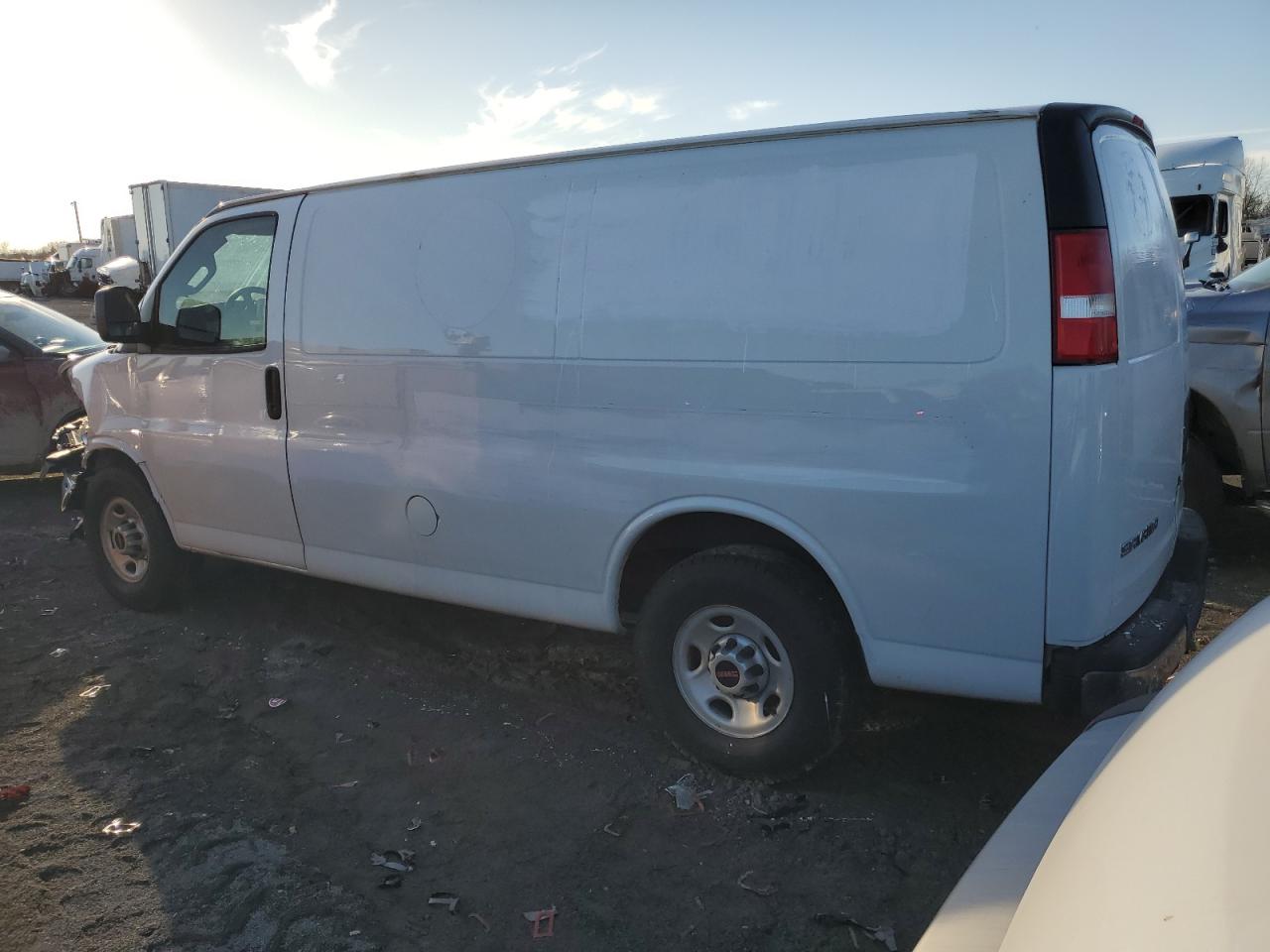 2017 GMC Savana - Image 2
