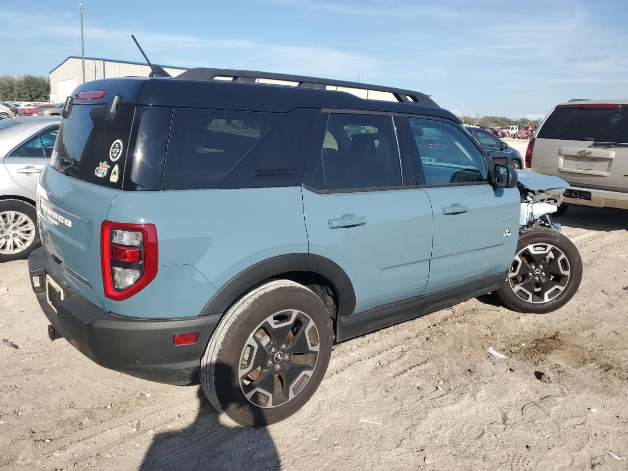 2023 Ford Bronco - Image 3