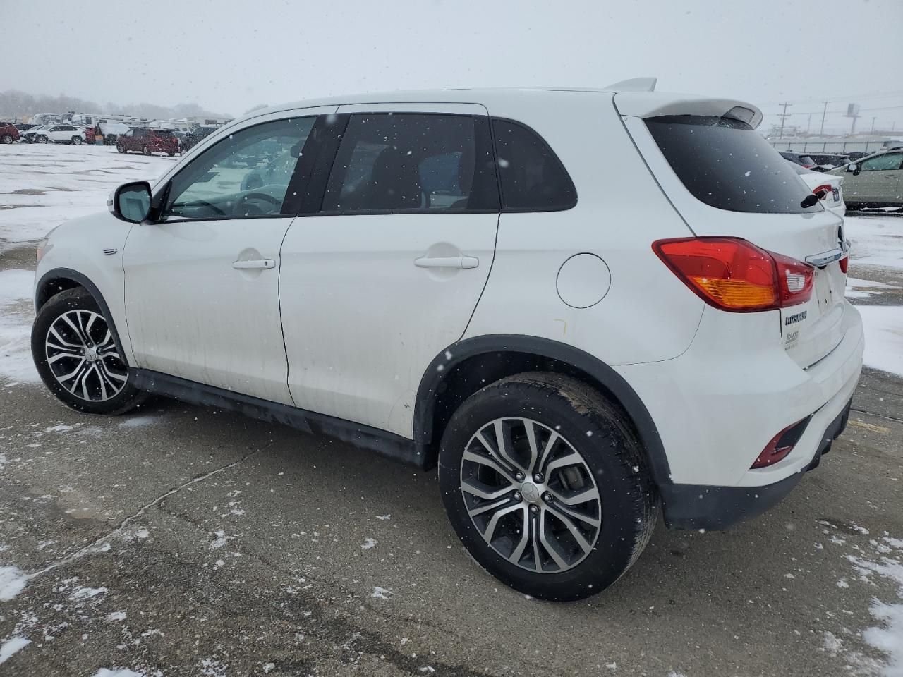 2018 Mitsubishi Outlander - Image 2