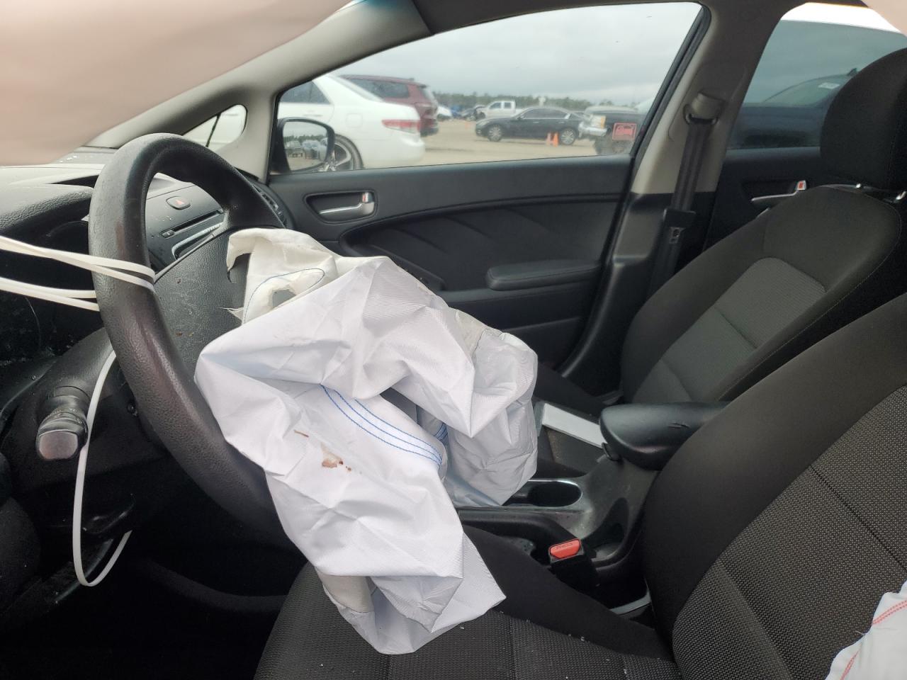 2017 Kia Forte - Image 7