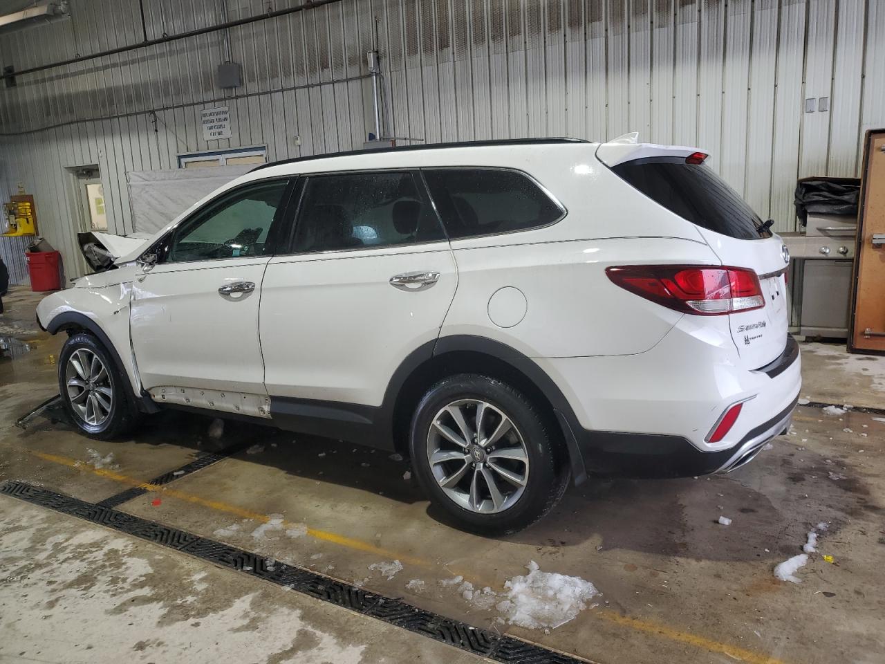 2018 Hyundai Santa Fe - Image 2
