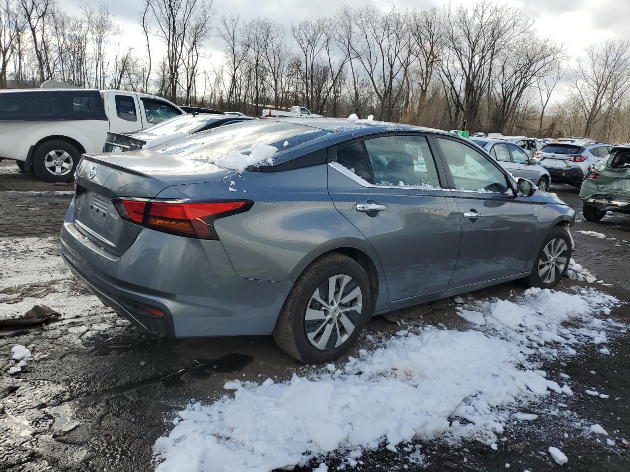 2021 Nissan Altima - Image 3