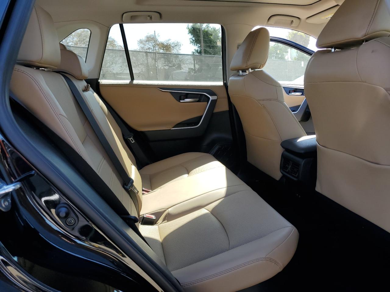 2021 Toyota RAV 4 - Image 12