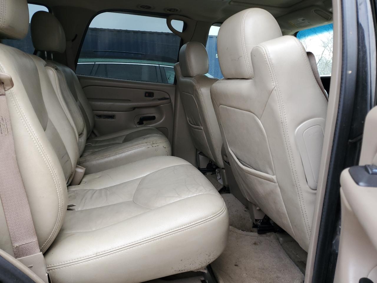 2005 Chevrolet Tahoe - Image 11