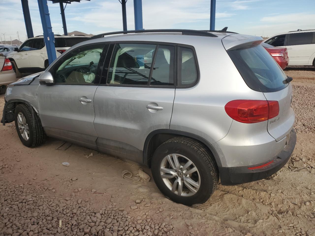 2017 Volkswagen Tiguan - Image 2