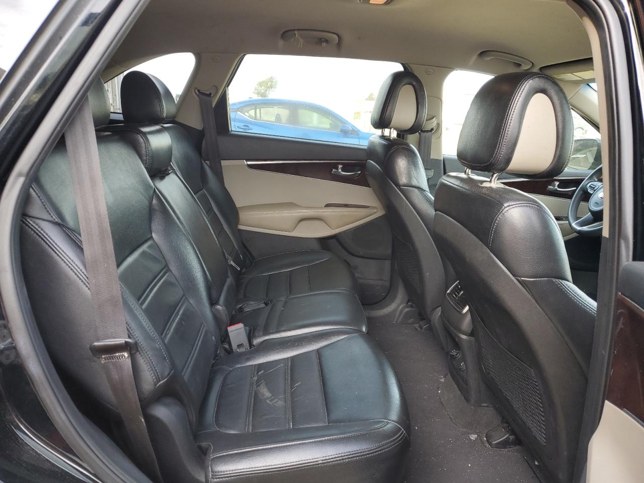 2016 Kia Sorento - Image 11