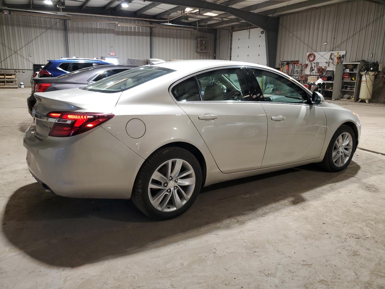 2016 Buick Regal - Image 3