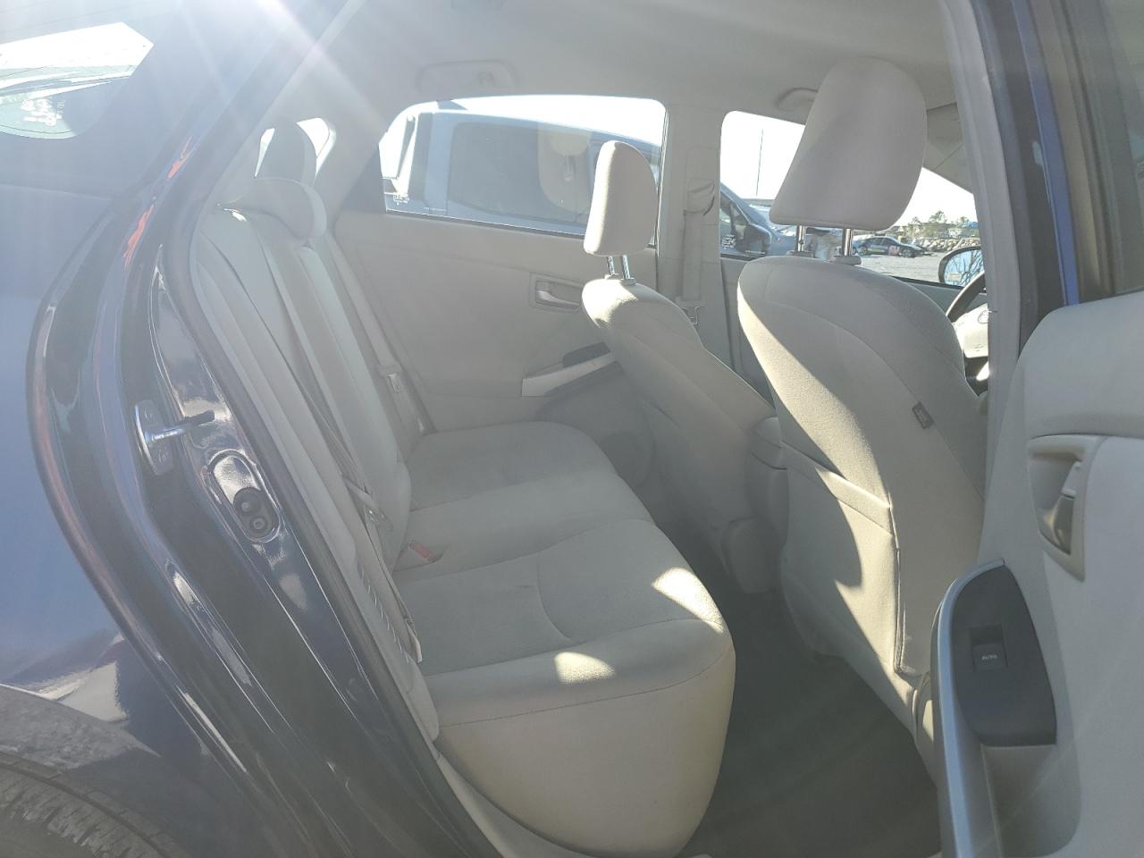 2013 Toyota Prius - Image 11