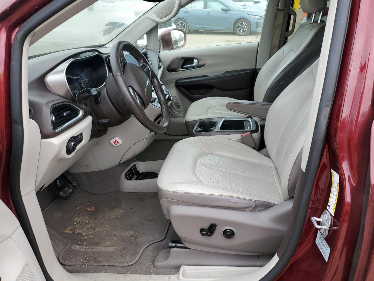 2017 Chrysler Pacifica - Image 7