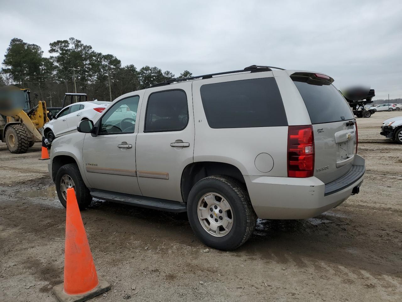 2007 Chevrolet Tahoe - Image 2