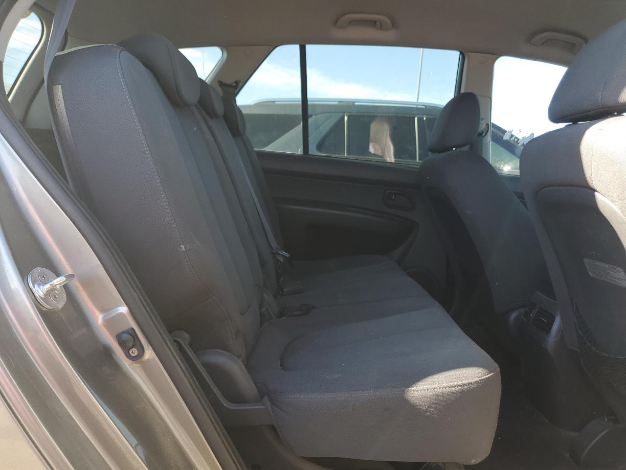 2009 Kia Rondo - Image 11