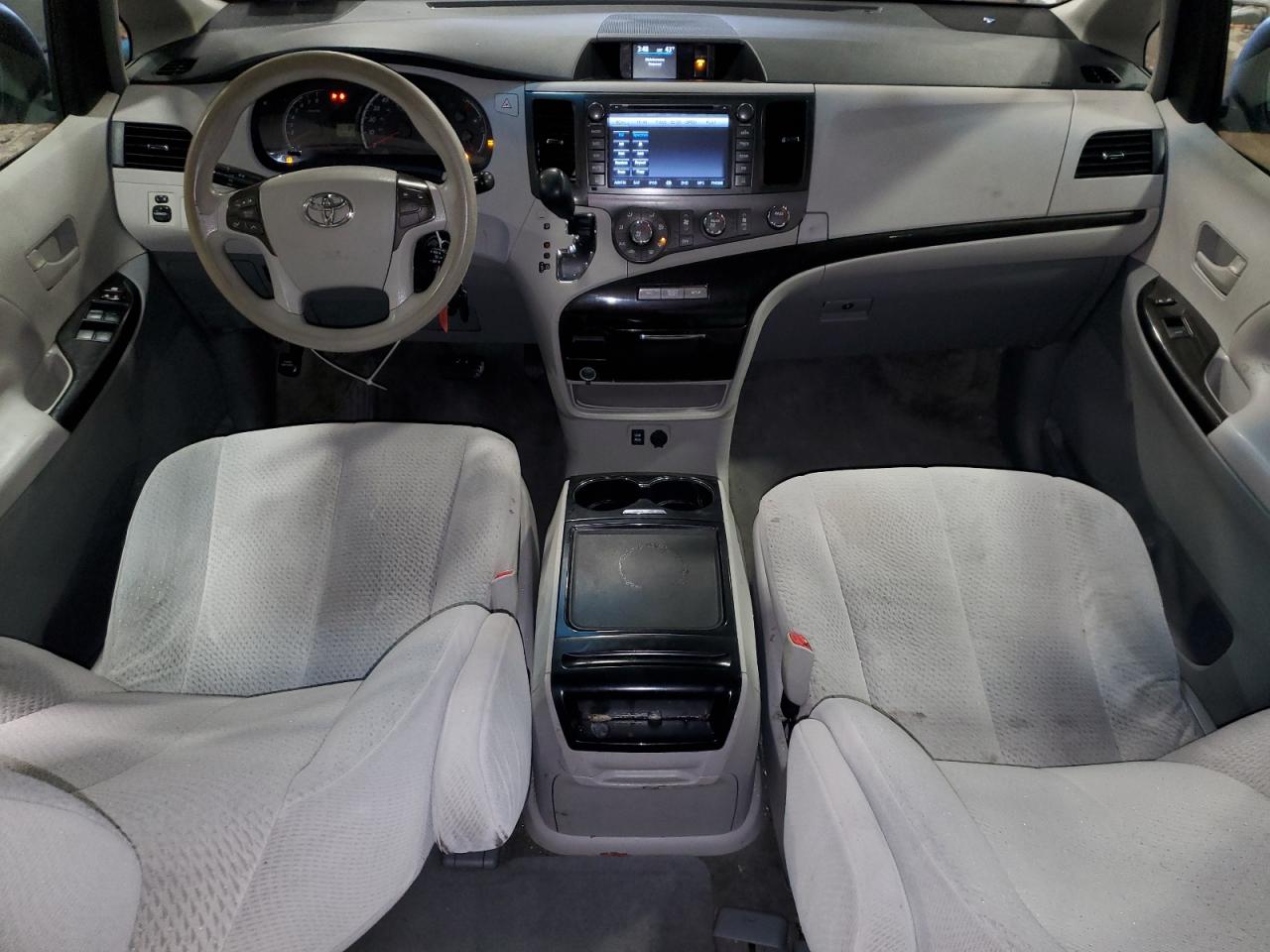 2012 Toyota Sienna - Image 8